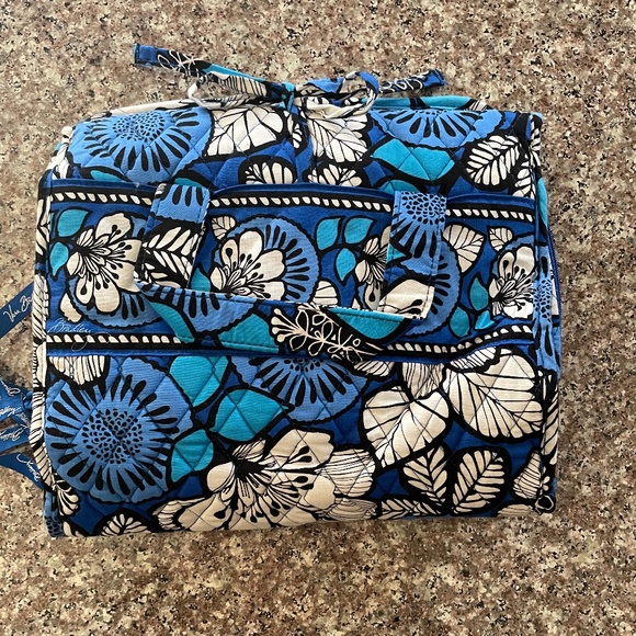 Vera Bradley Handbags - Vera Bradley Travel Toiletries Cosmetic hanging bag  Blue Bayou print  NWT